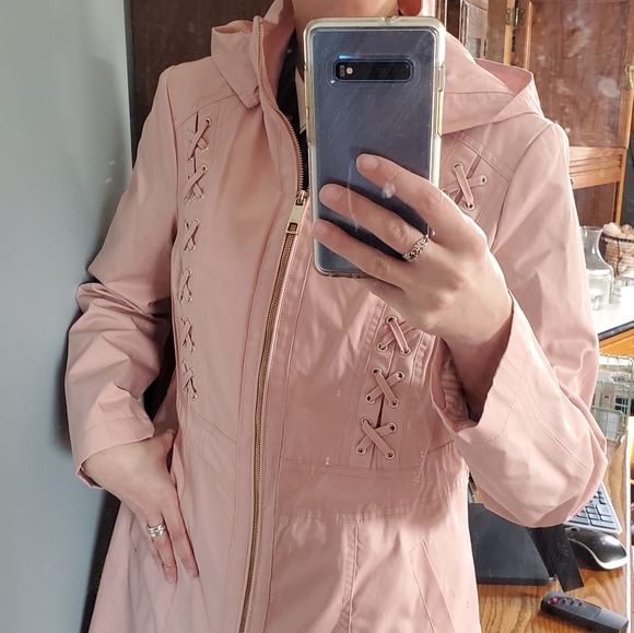 Hello! Welcome to my closet. - Picture 6 of 8